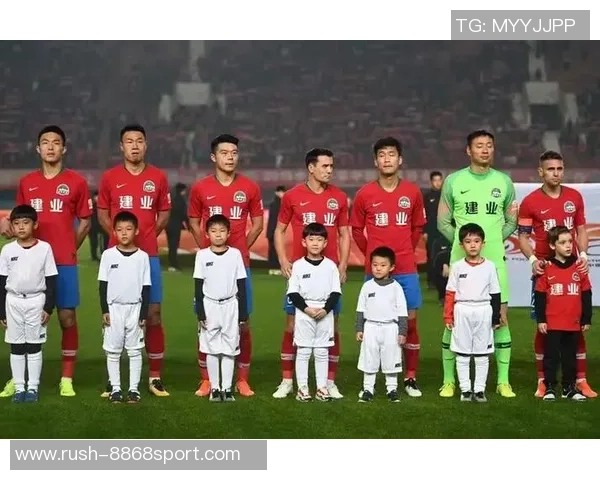 建业足球队员的拼搏精神与团队协作展现了中国足球的未来希望